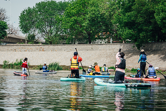 What is a SUP paddle board?